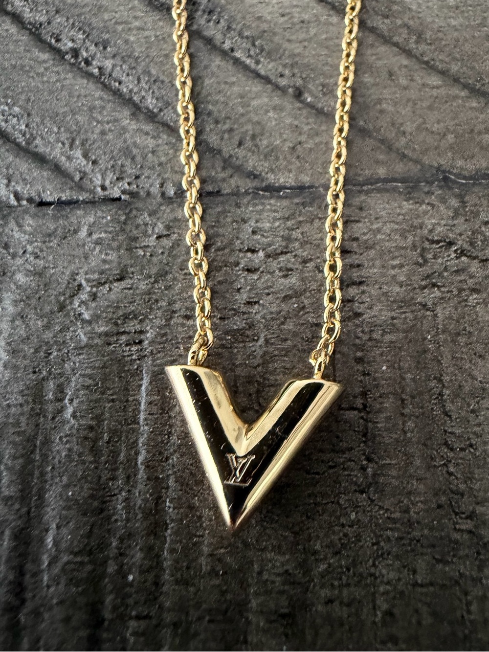 Louis Vuitton V Necklace